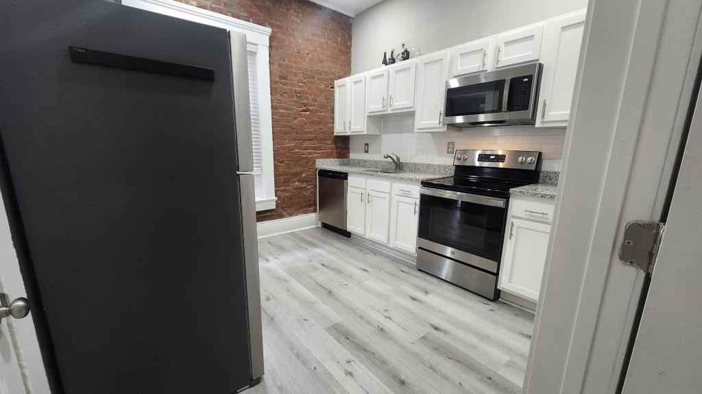 115 W Burnett Ave ##2 - Photo 3 of 18