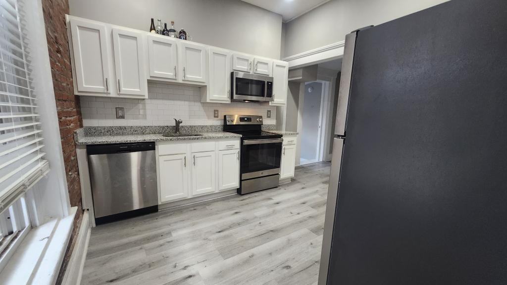 115 W Burnett Ave ##2 - Photo 4 of 18