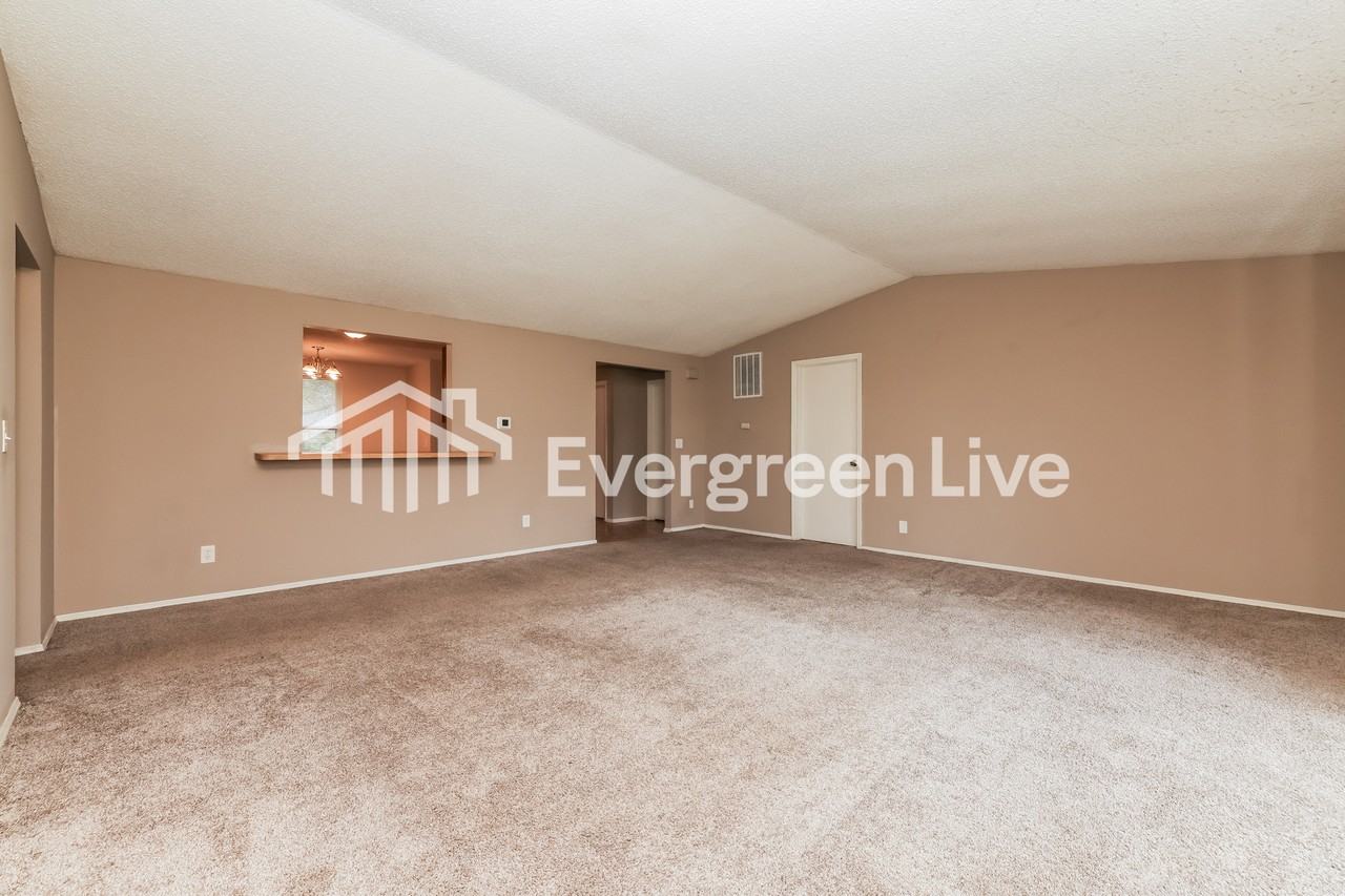 4724 Stonehedge St - Photo 4 of 15