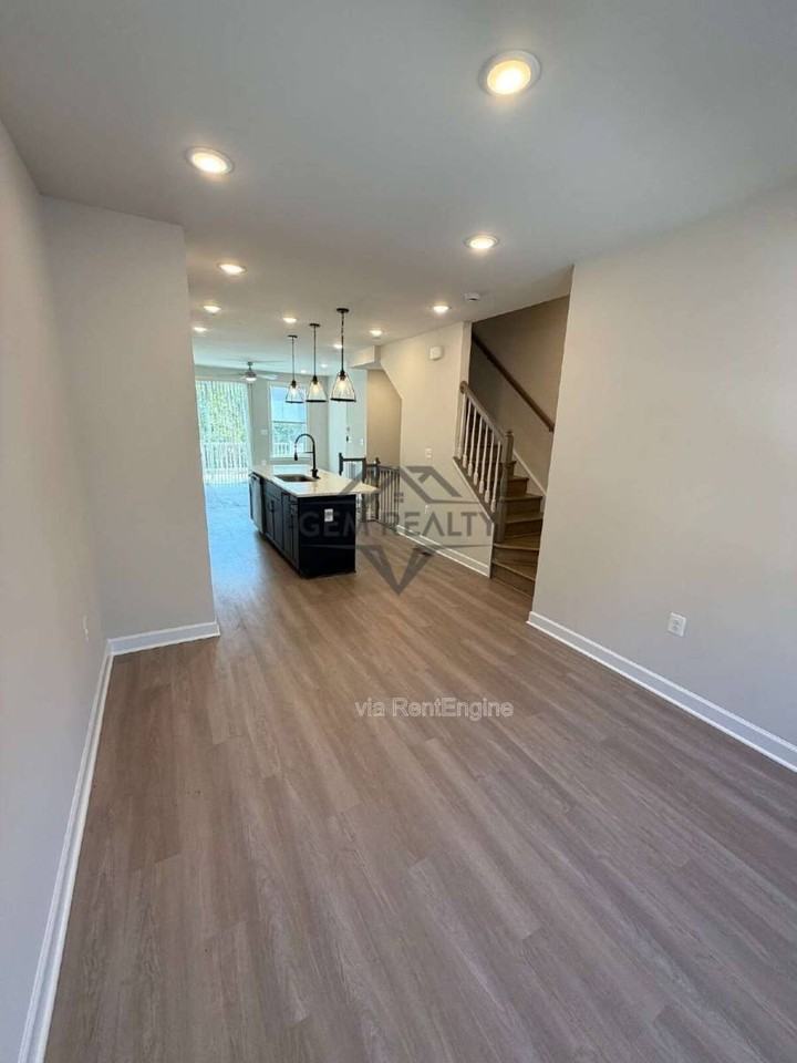 7231 Mountaineer Dr - Photo 3 of 10