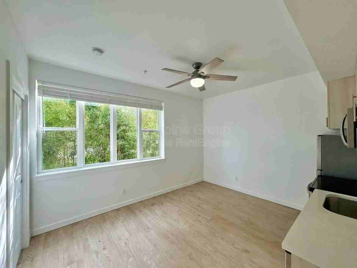 3014 Se 8th Ave #204 - Photo 5 of 10