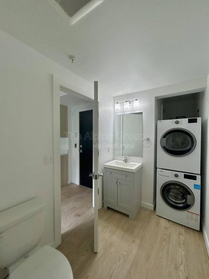3014 Se 8th Ave #204 - Photo 7 of 10