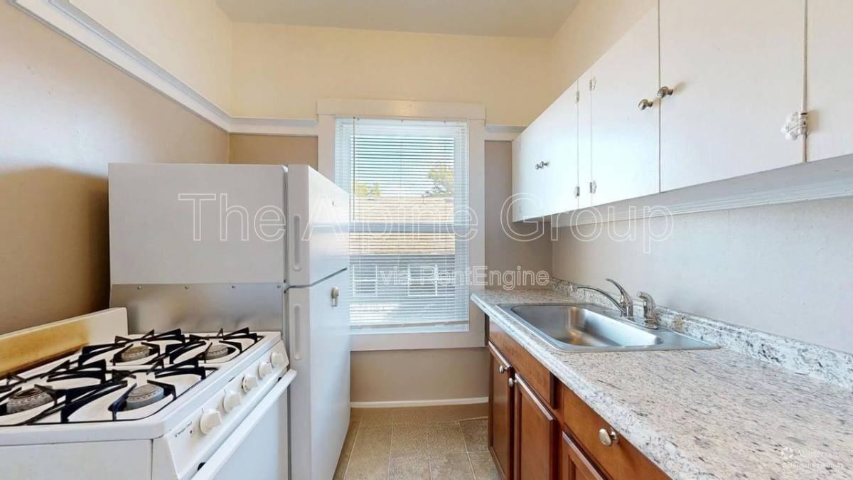 2256 Nw Overton St #12 - Photo 5 of 8