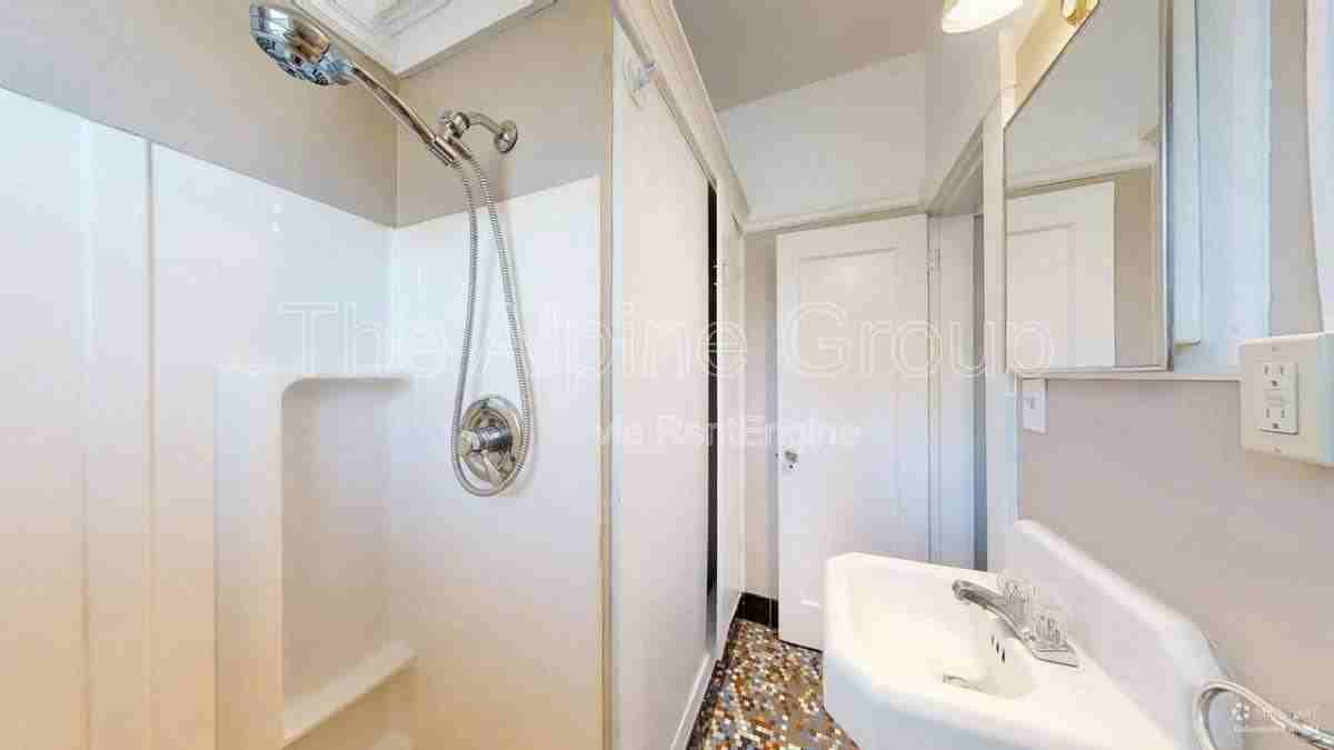 2256 Nw Overton St #12 - Photo 6 of 8