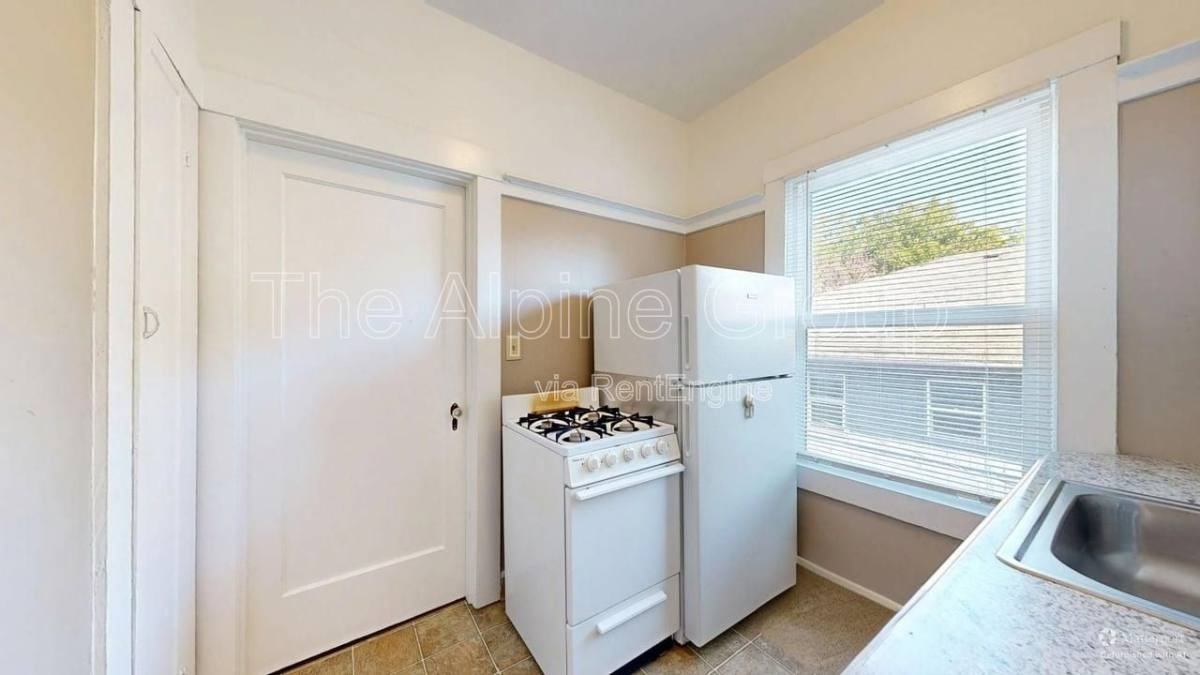 2256 Nw Overton St #12 - Photo 7 of 8