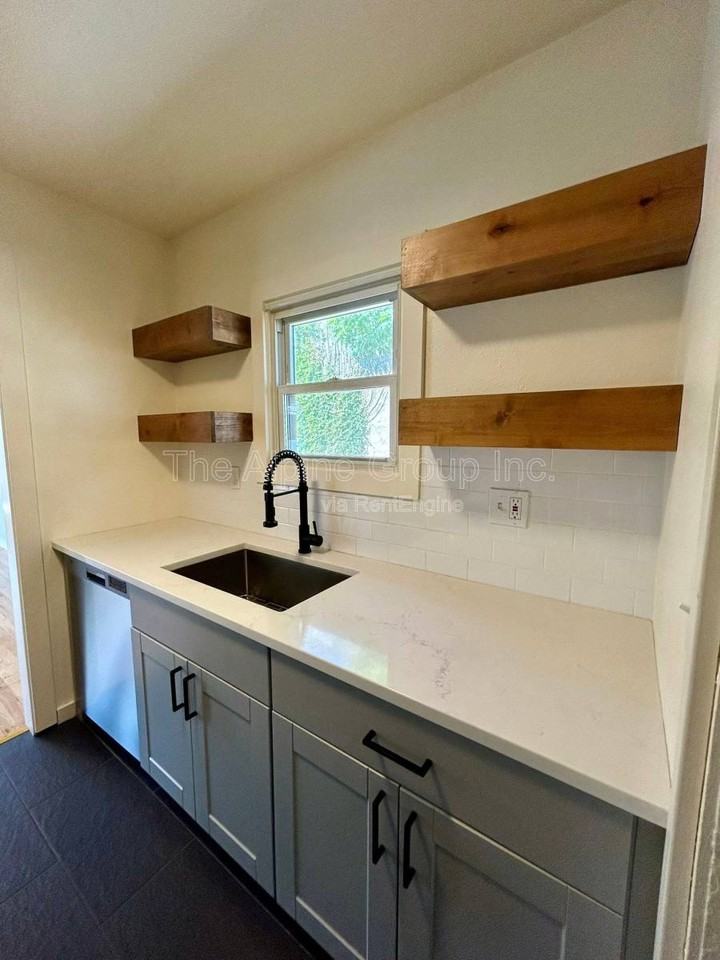 4831 N Maryland Ave #A - Photo 4 of 10