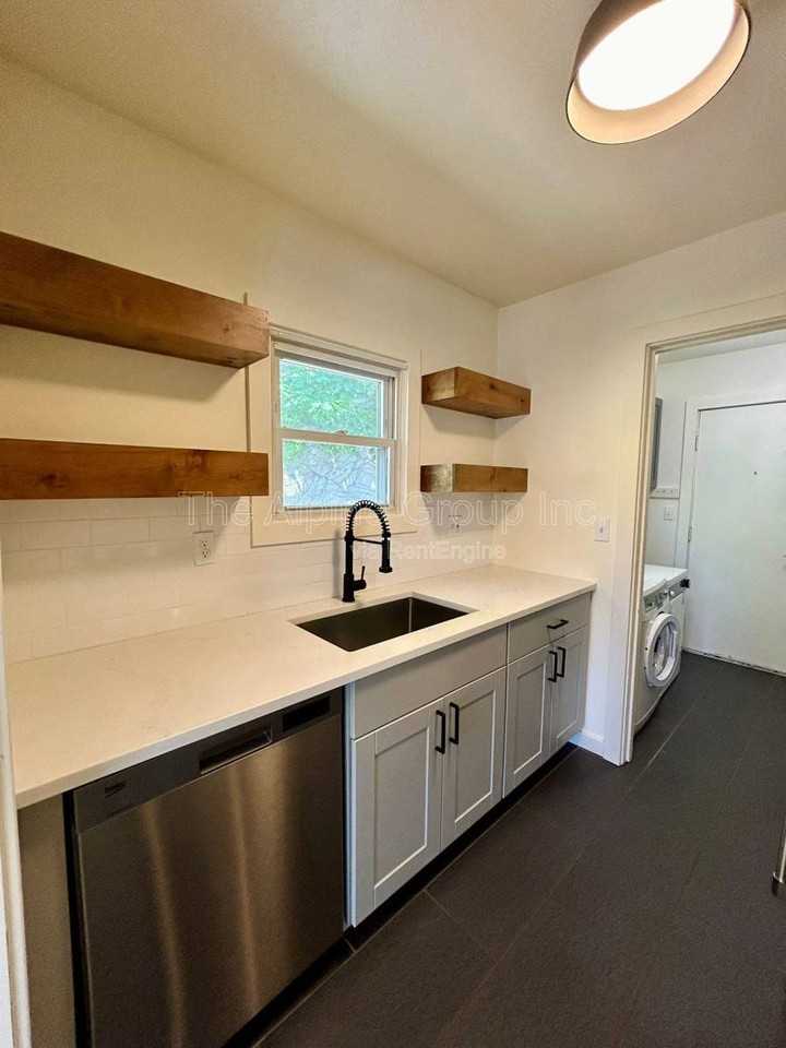 4831 N Maryland Ave #A - Photo 5 of 10