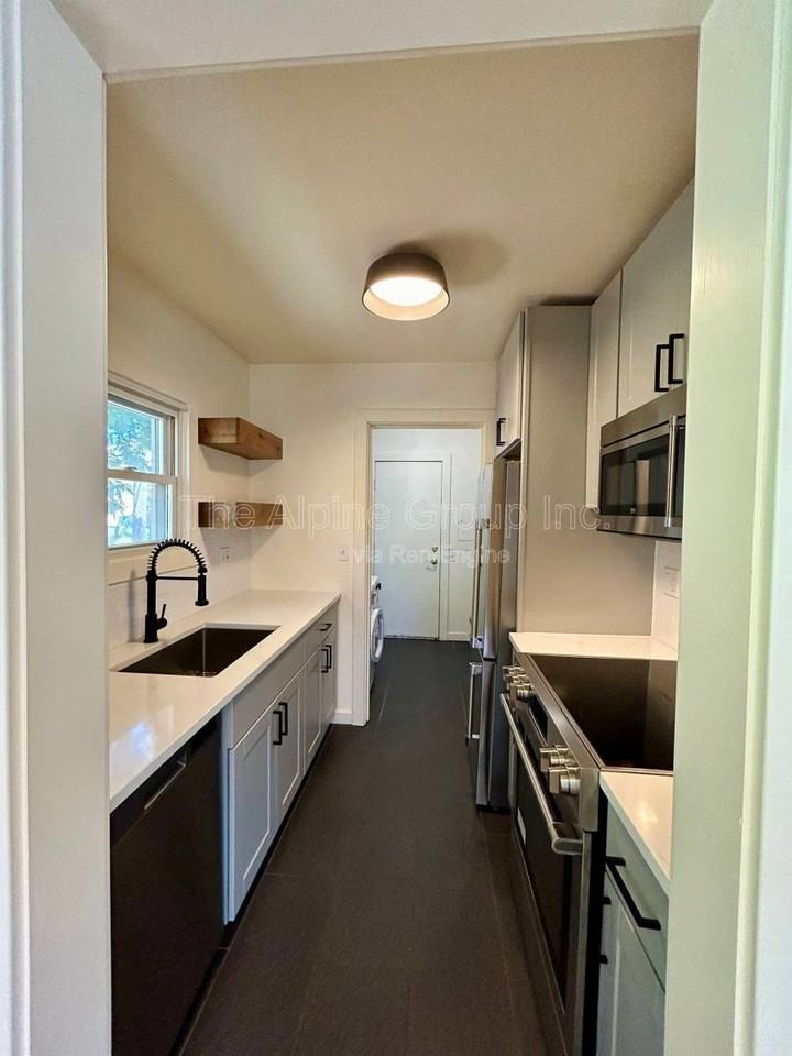 4831 N Maryland Ave #A - Photo 6 of 10