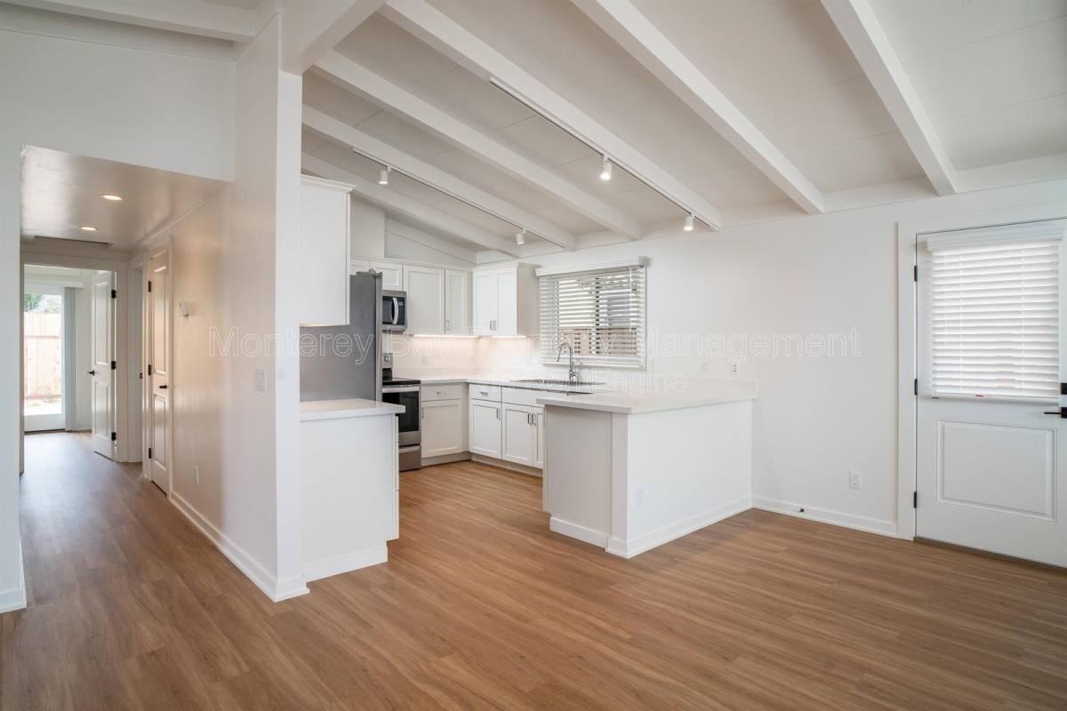 829 Seapalm Ave - Photo 3 of 10