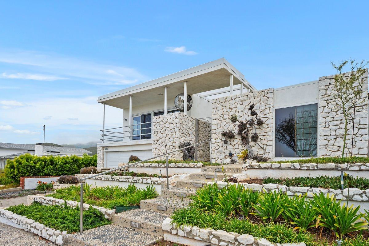 18145 Kingsport Dr - Photo 2 of 35