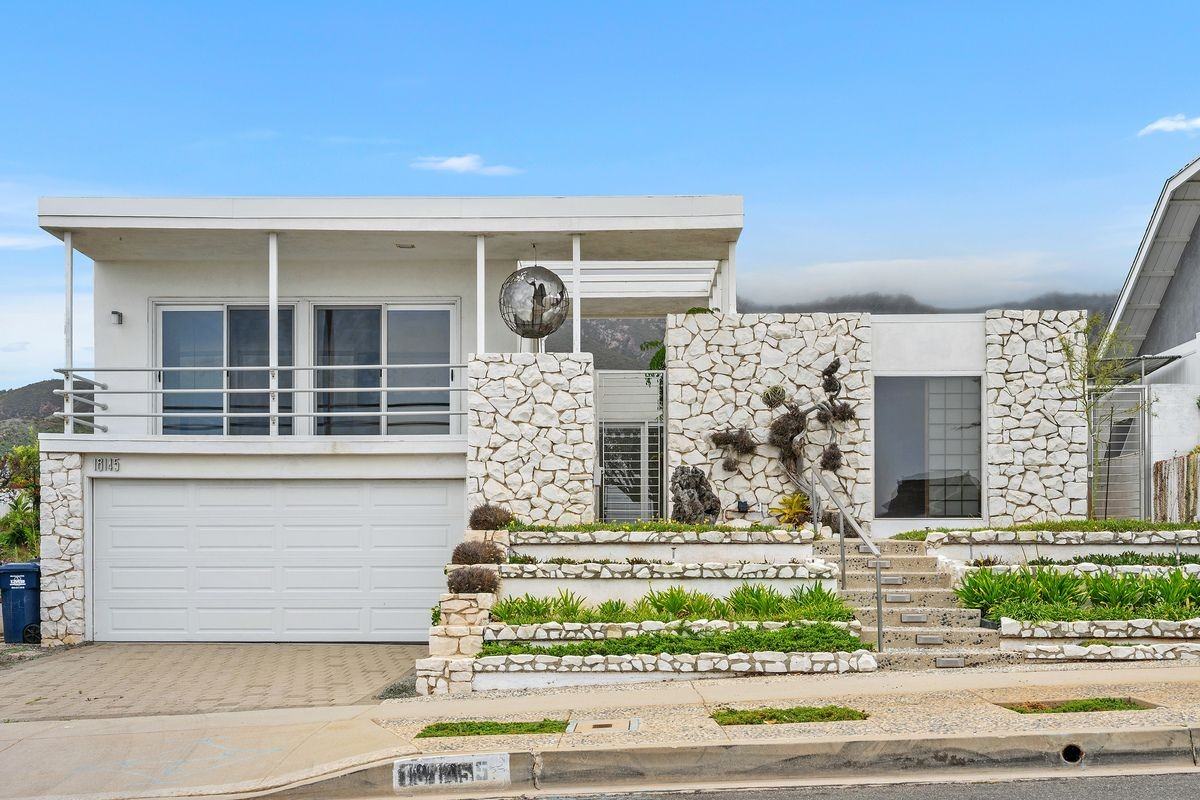 18145 Kingsport Dr - Photo 4 of 35