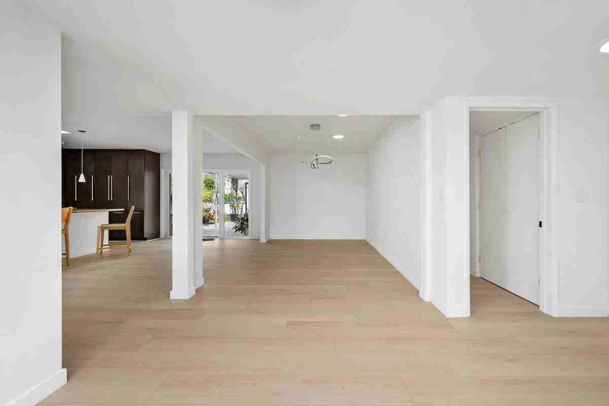 18145 Kingsport Dr - Photo 6 of 35