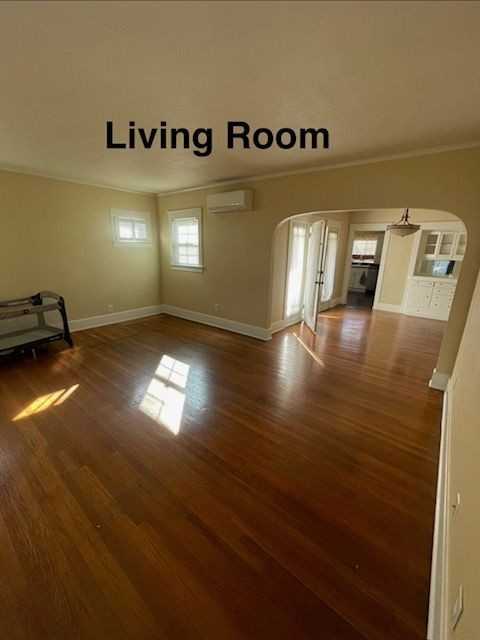 515 S Indiana St - Photo 3 of 21