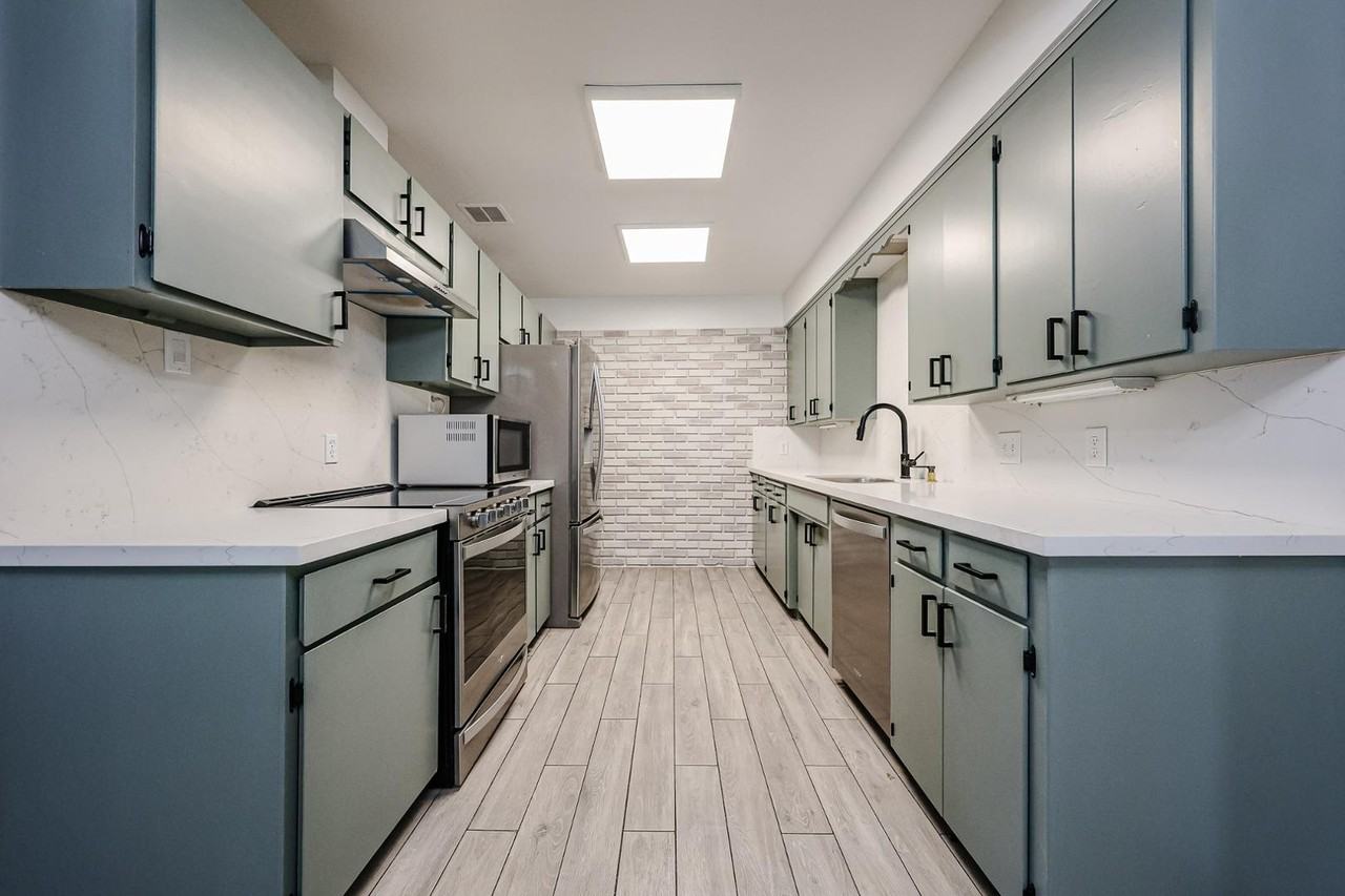 2816 N 33rd Pl - Photo 4 of 50