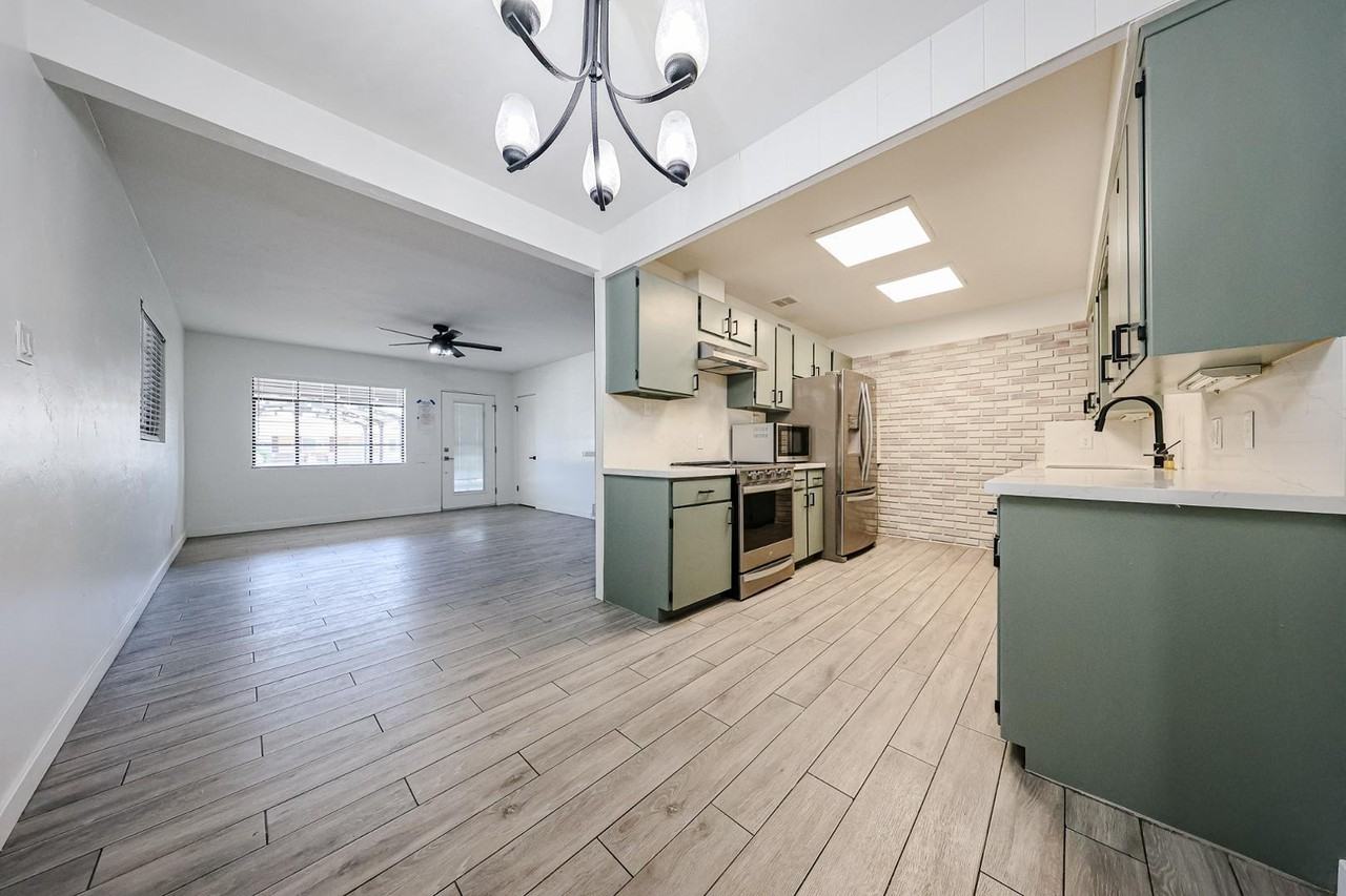 2816 N 33rd Pl - Photo 7 of 50