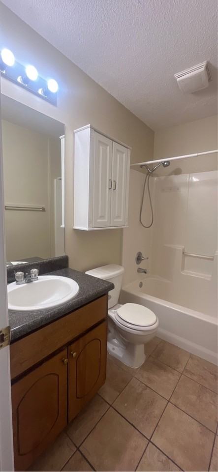 129 Edgelake Dr #B - Photo 2 of 12
