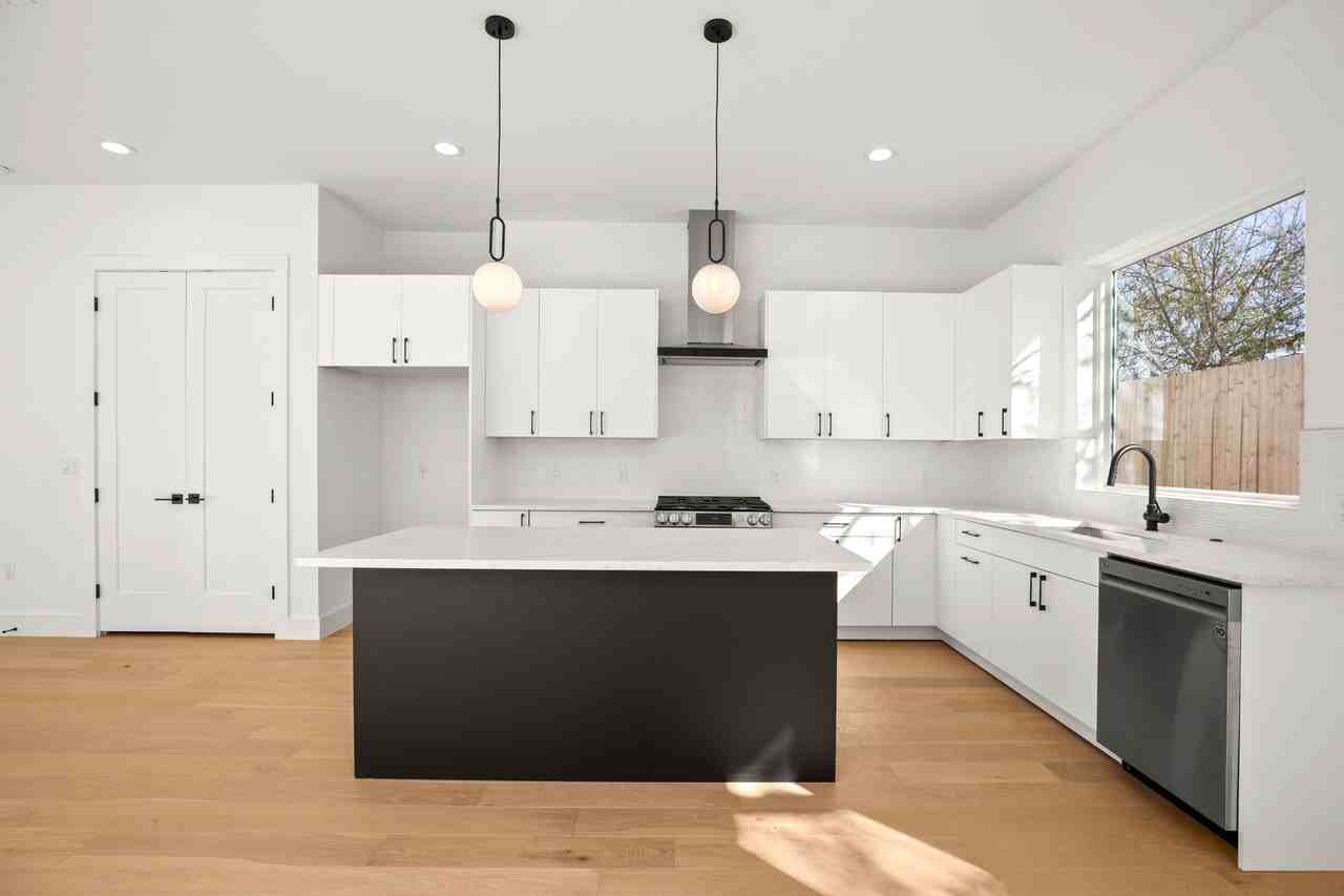 2715 Sweeney Ln - Photo 2 of 22