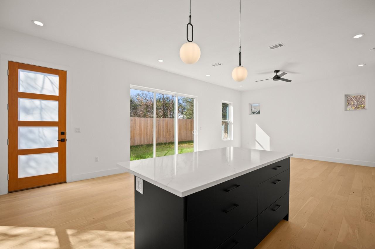 2715 Sweeney Ln - Photo 4 of 22