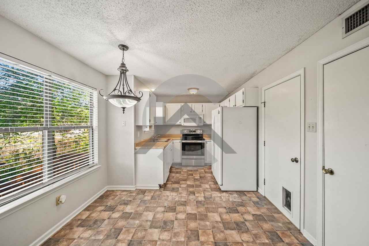 9 Point West Cir - Photo 5 of 14