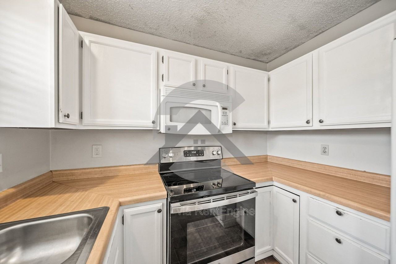 9 Point West Cir - Photo 6 of 14