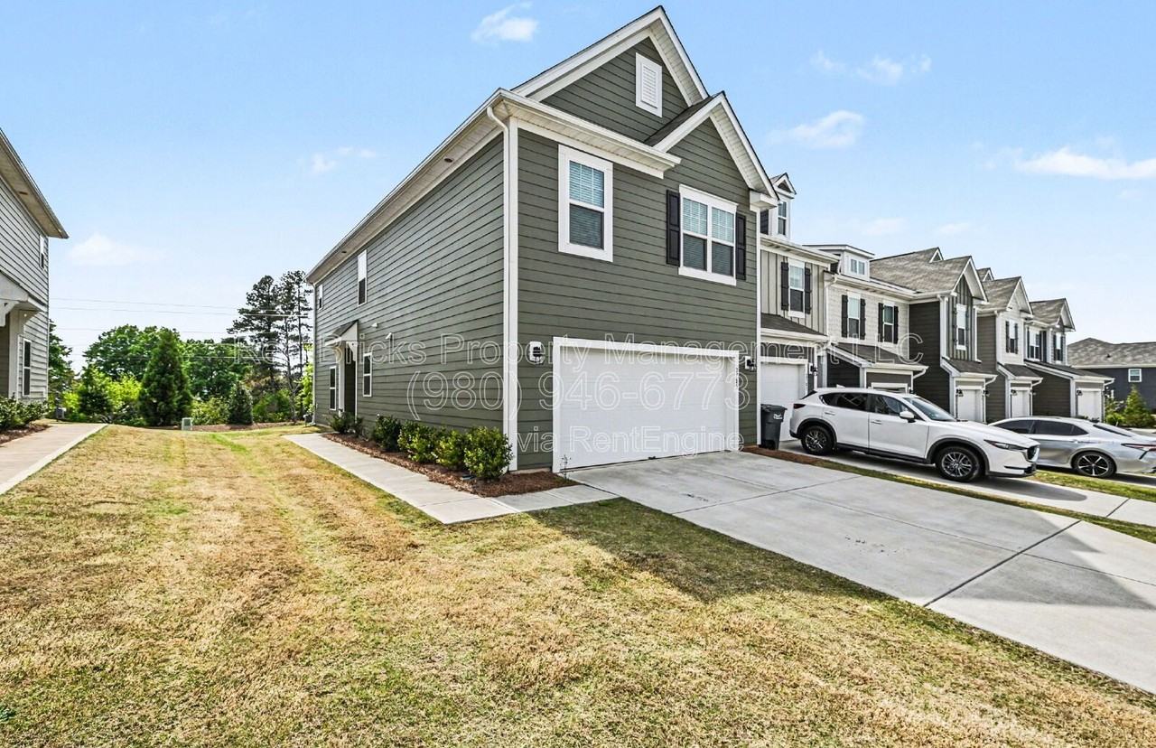 2785 Yeager Dr - Photo 3 of 29