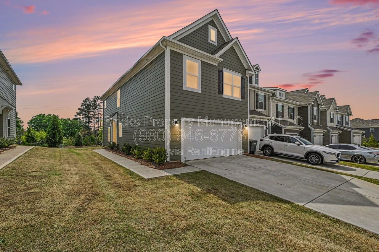 2785 Yeager Dr - Photo 4 of 29