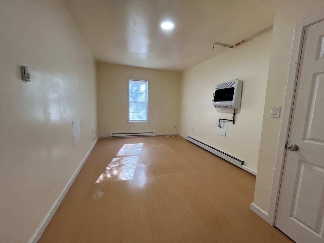 170 Meriden Rd - Photo 5 of 25
