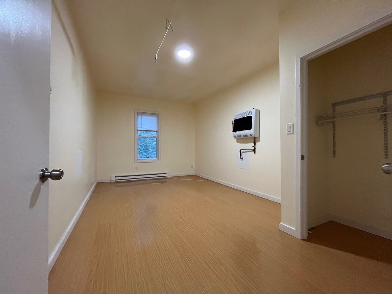 170 Meriden Rd - Photo 2 of 25