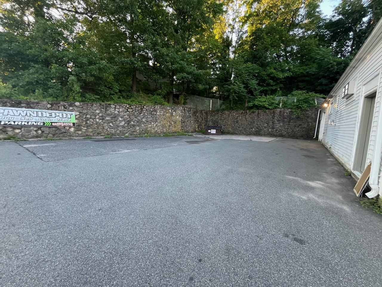 170 Meriden Rd - Photo 3 of 25