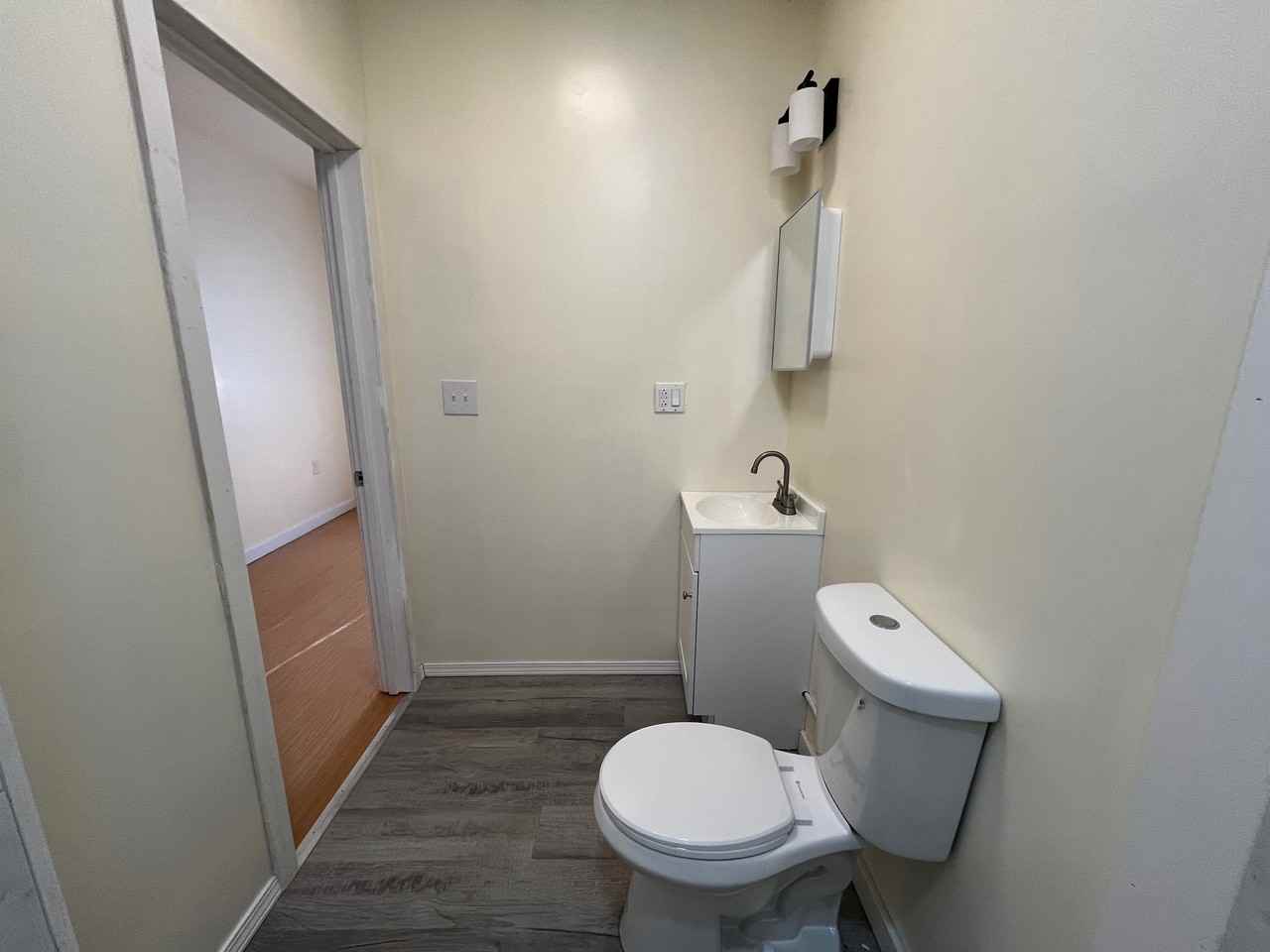 170 Meriden Rd - Photo 5 of 25