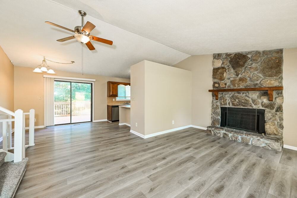 5088 Phillip Ct - Photo 4 of 17