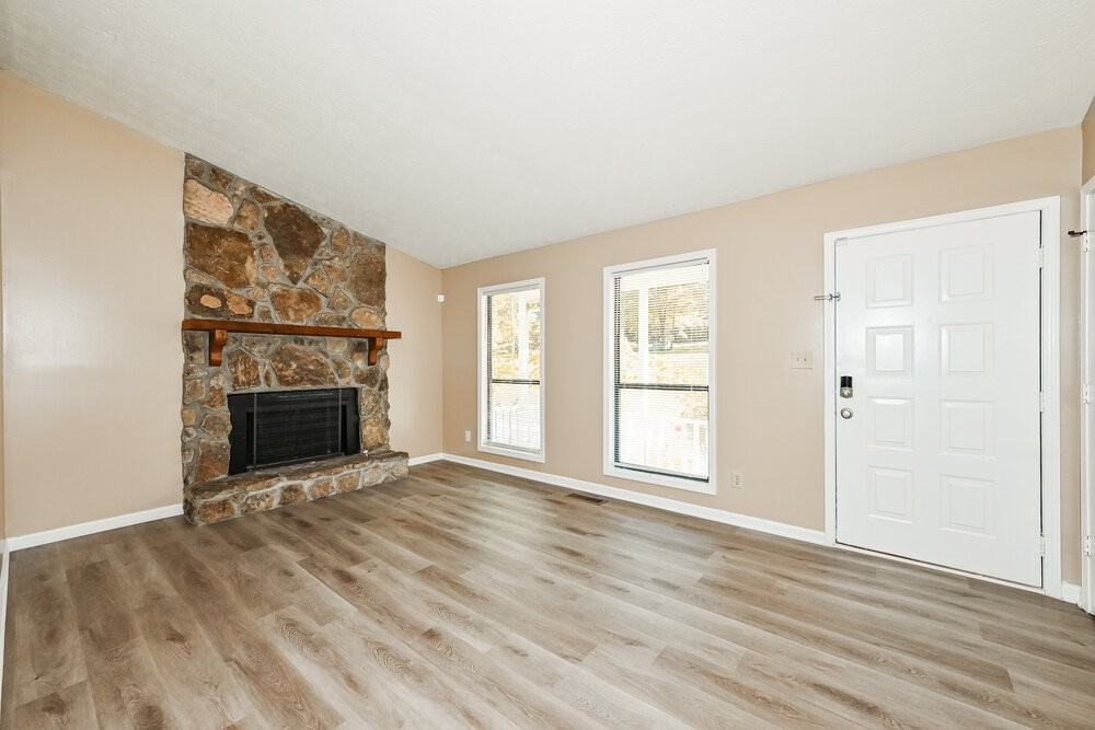 5088 Phillip Ct - Photo 5 of 17