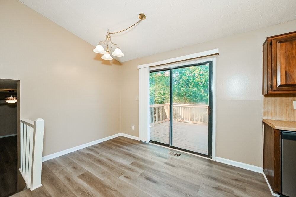 5088 Phillip Ct - Photo 6 of 17