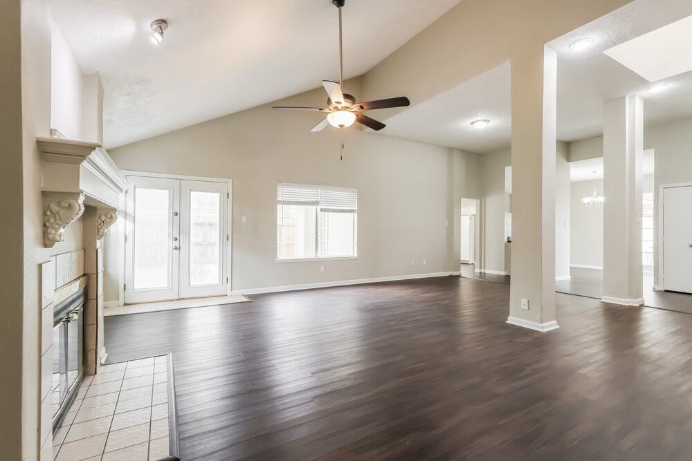 3635 Lost Oak Dr - Photo 4 of 16