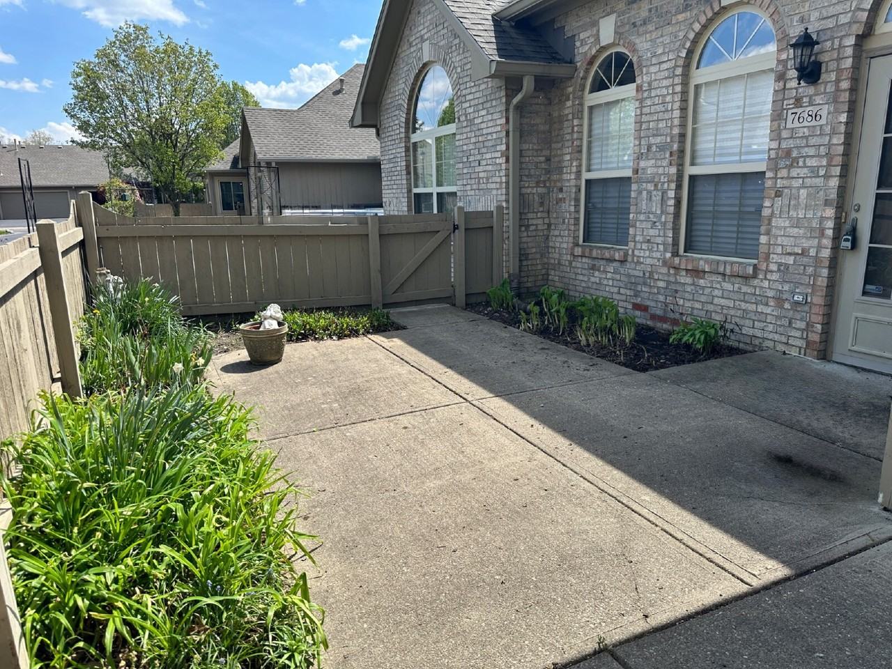 7686 Briarstone Ln - Photo 4 of 34