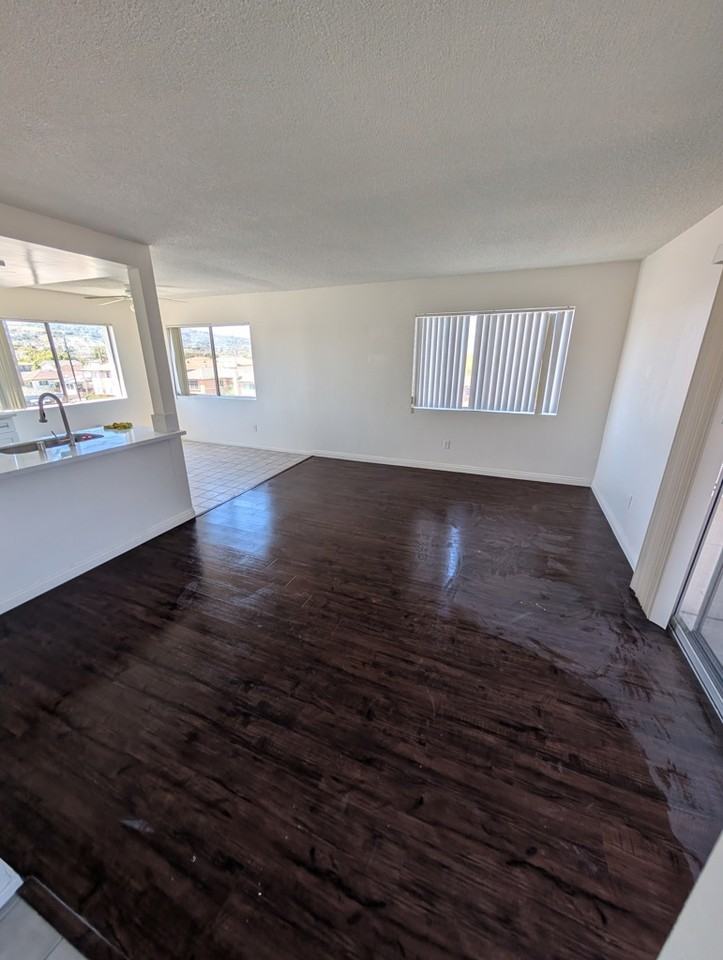 827 W 25th St #6 - Photo 2 of 6