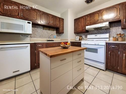 9010 W 101st St - Photo 4 of 23