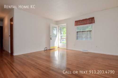 9010 W 101st St - Photo 6 of 23