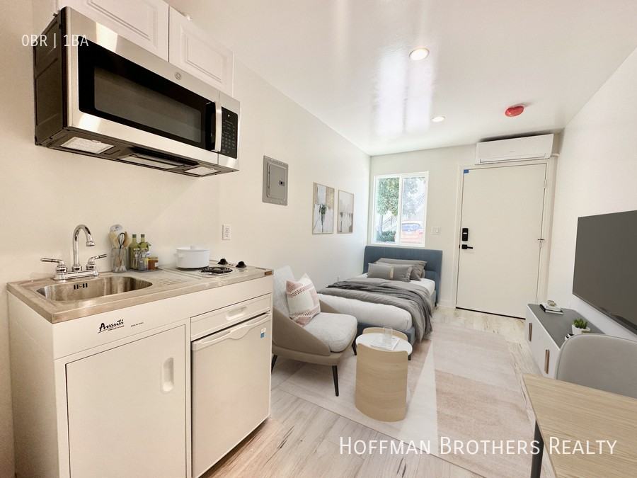 11955 Rochester Ave - Photo 2 of 7