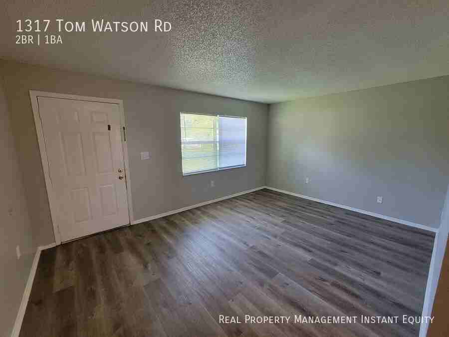 1317 Tom Watson Rd - Photo 4 of 14