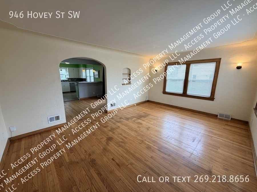 946 Hovey St Sw - Photo 3 of 38