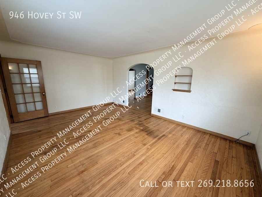 946 Hovey St Sw - Photo 5 of 38