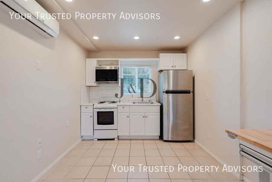 3080 Webster Ave - Photo 3 of 18