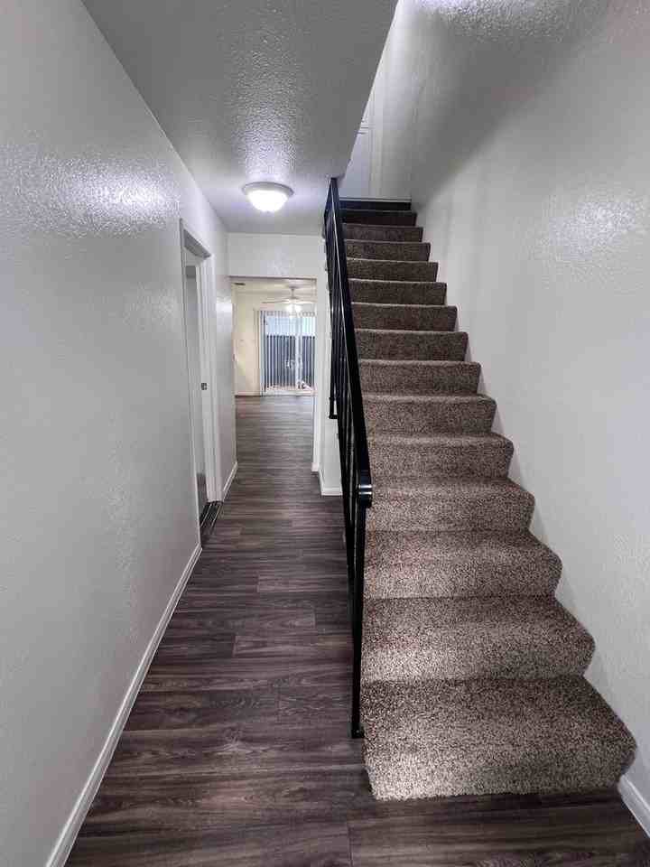 17ua - Photo 5 of 15