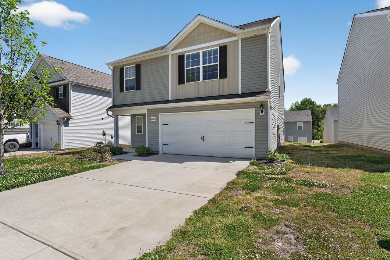 8128 Derby Woods Ln - Photo 3 of 37