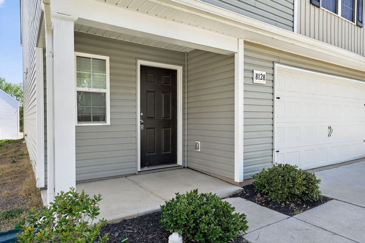 8128 Derby Woods Ln - Photo 4 of 37