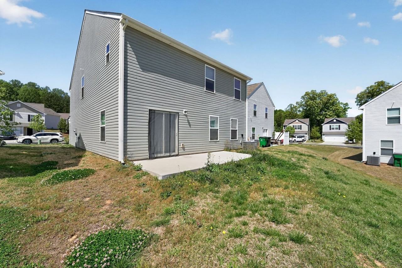 8128 Derby Woods Ln - Photo 7 of 37