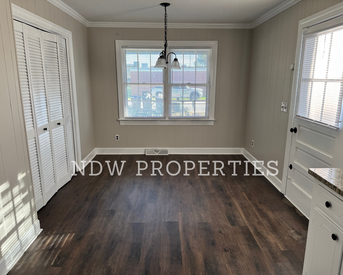 1408 N Oakwood Dr #NA - Photo 5 of 11