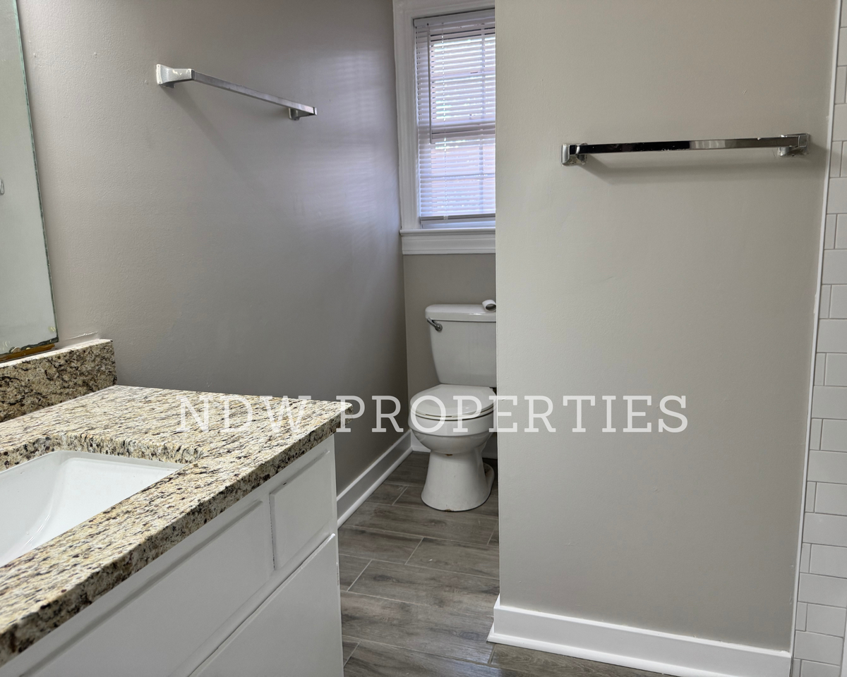 1408 N Oakwood Dr #NA - Photo 7 of 11