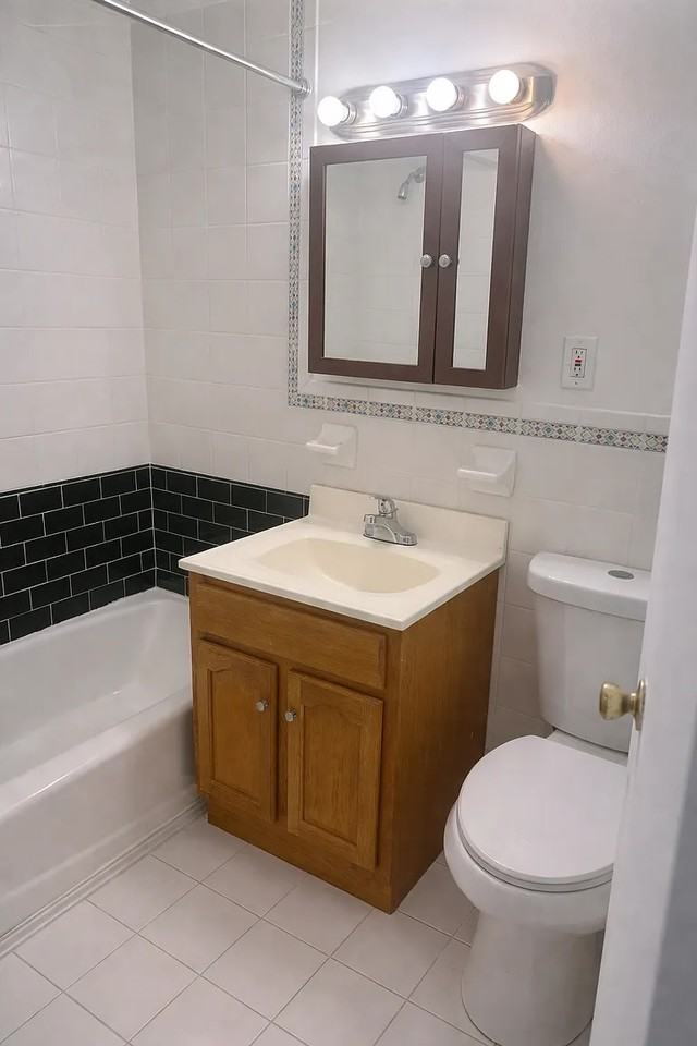 9018 77th St #2 - Photo 3 of 6